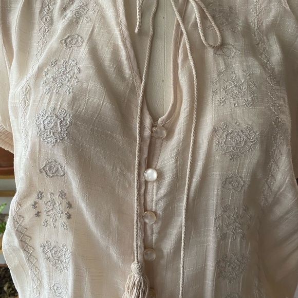 XXI blouse tan color embroidered size M short sleeves elastic band around waist - Picture 3 of 13